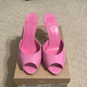 Christian Louboutin Me Dolly 🩷